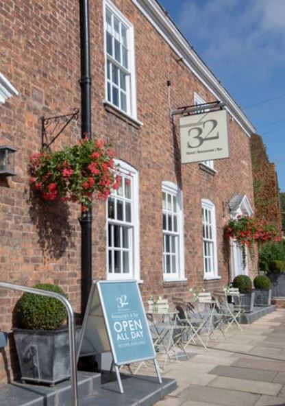 32 by the Hollies exterior